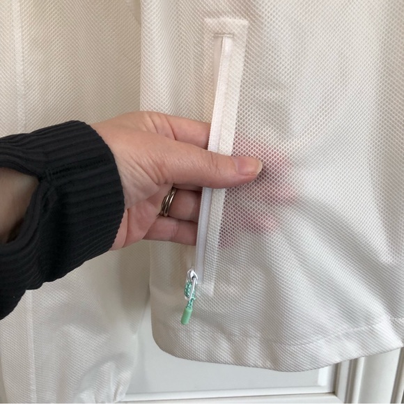 EUC Ivivva girl’s hooded rain jacket - Picture 5 of 14